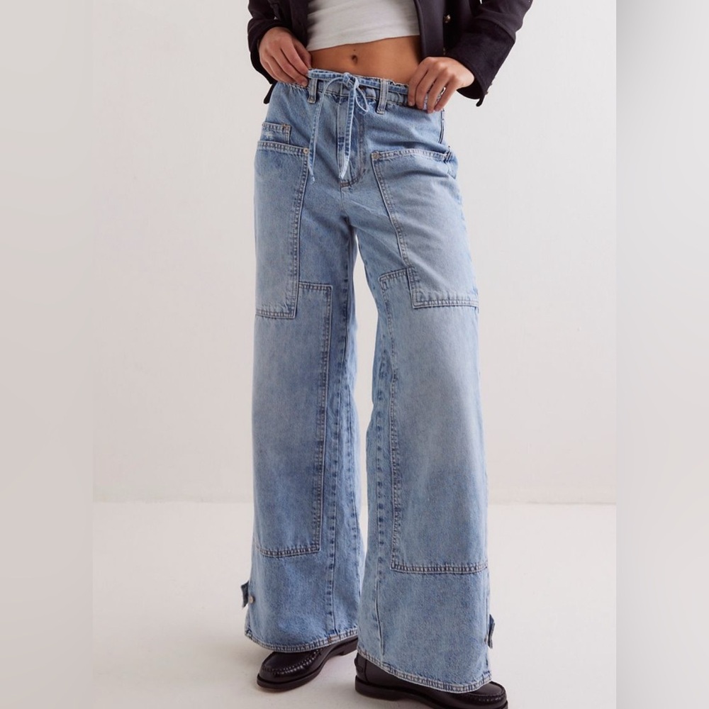 We The Free CRVY Outlaw Wide Leg LIKE NEW Light Blue Denim Jeans XS